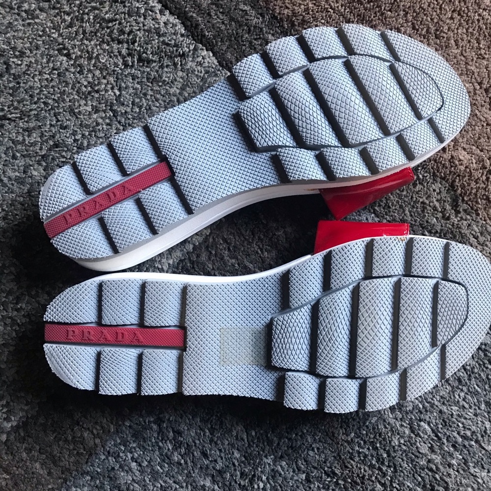 Prada - Picture 4 of 5